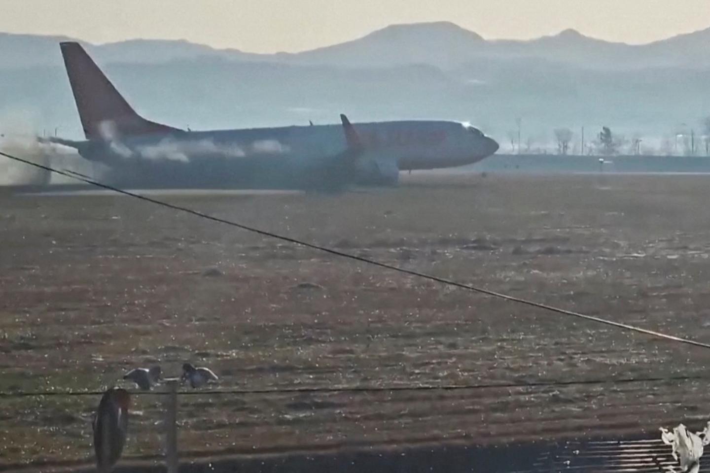 Corée du Sud : le bilan définitif du crash d’un avion, le plus grave de l’histoire du pays, s’établit à 179 morts et 2 rescapés