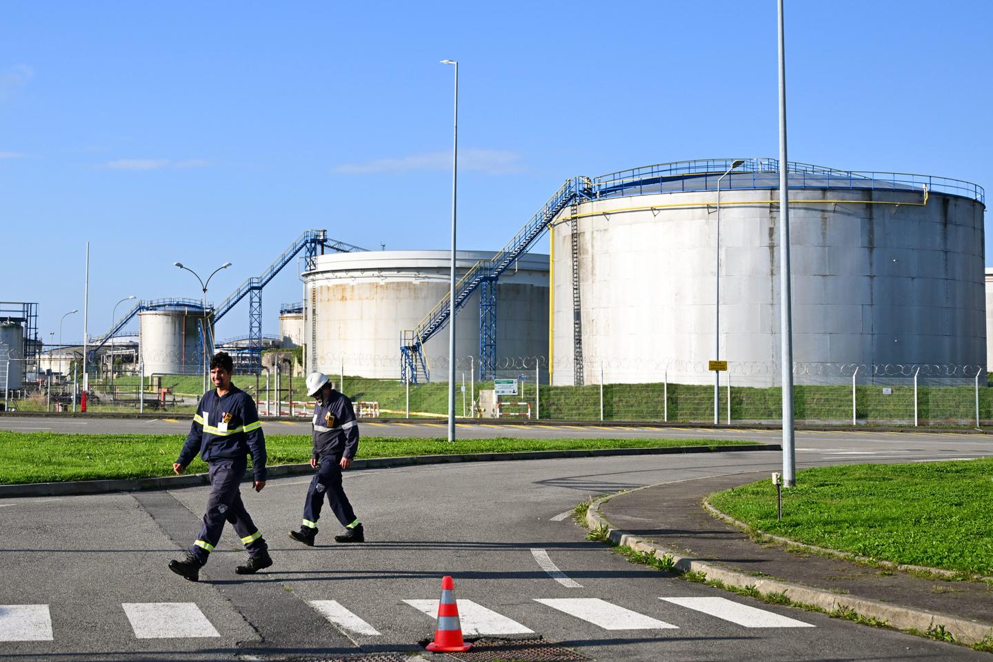 Une fuite de pétrole brut chez TotalEnergies à Donges pollue brièvement la Loire