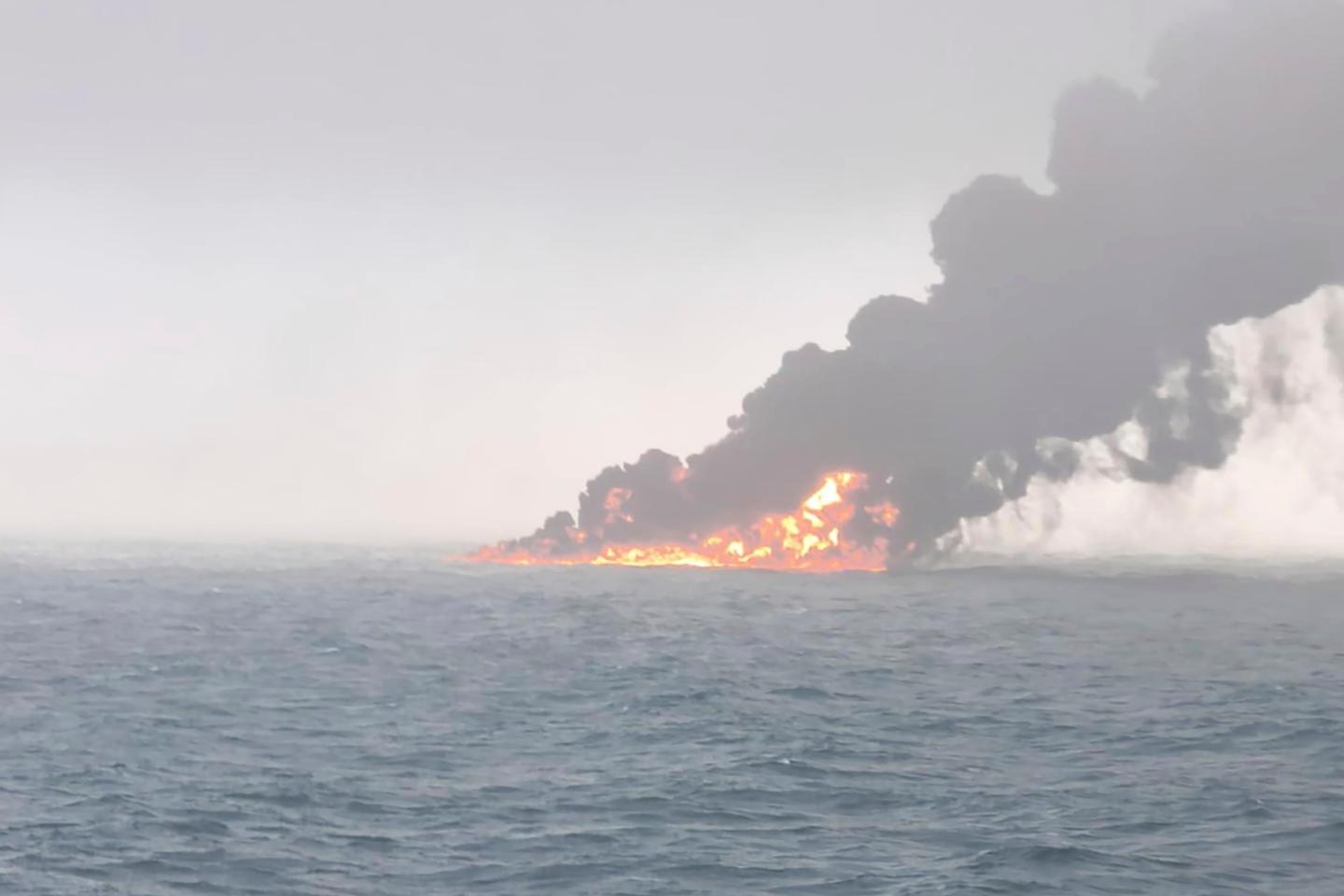 Collision en mer du Nord : des incendies en cours et une fuite de kérosène signalée après le choc entre un pétrolier et un cargo