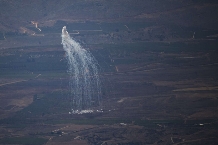 Le point sur la situation au Proche-Orient : frappe israélienne sur un village libanais, le Hezbollah vise des sites militaires dans le nord d’Israël