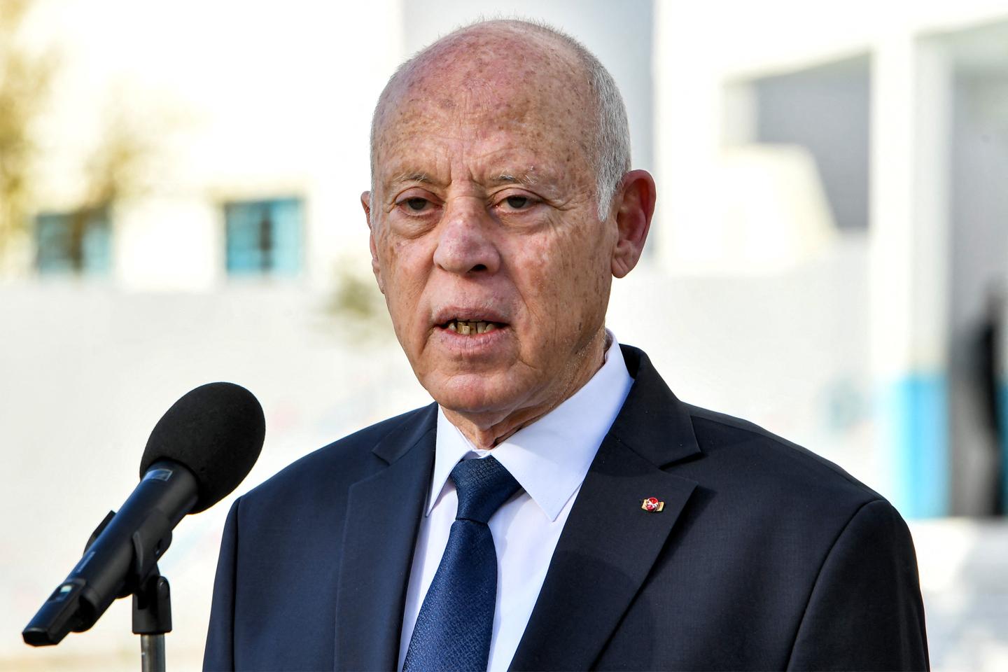 En Tunisie, le président Kaïs Saïed limoge le premier ministre Kamel Madouri