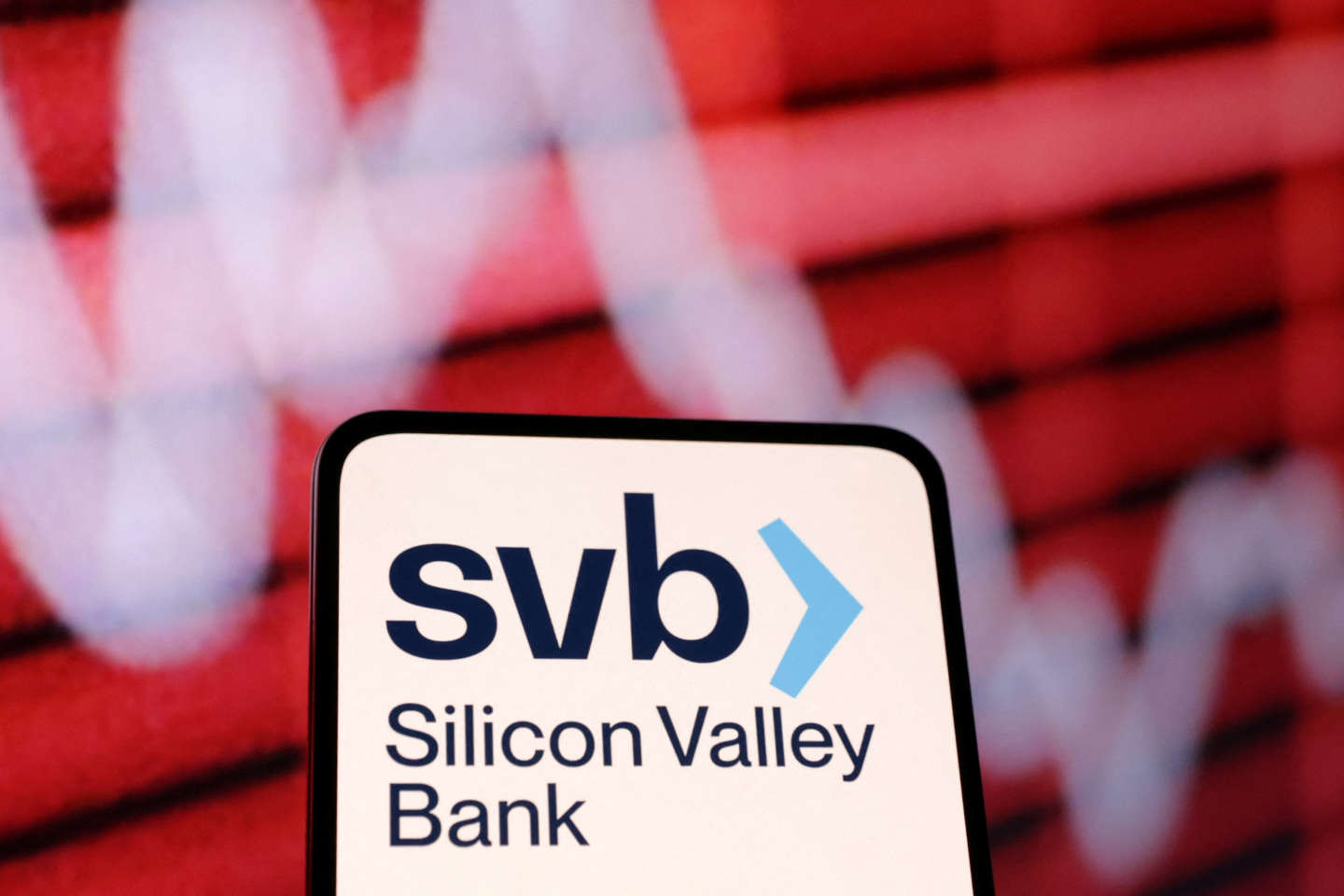 Wall Street ouvre en baisse, inquiète des déboires de la banque régionale californienne SVB