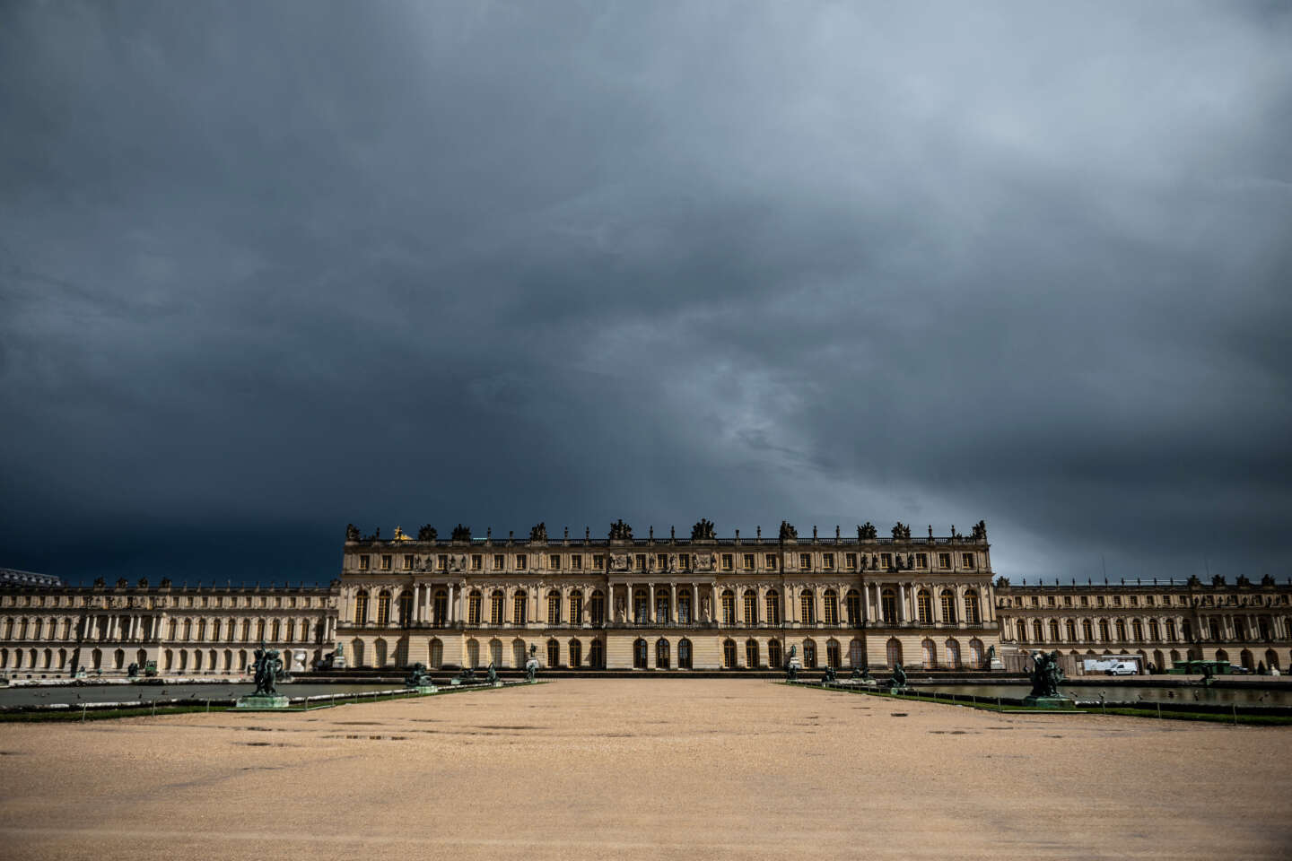 Le château de Versailles évacué après une sixième alerte à la bombe en une semaine