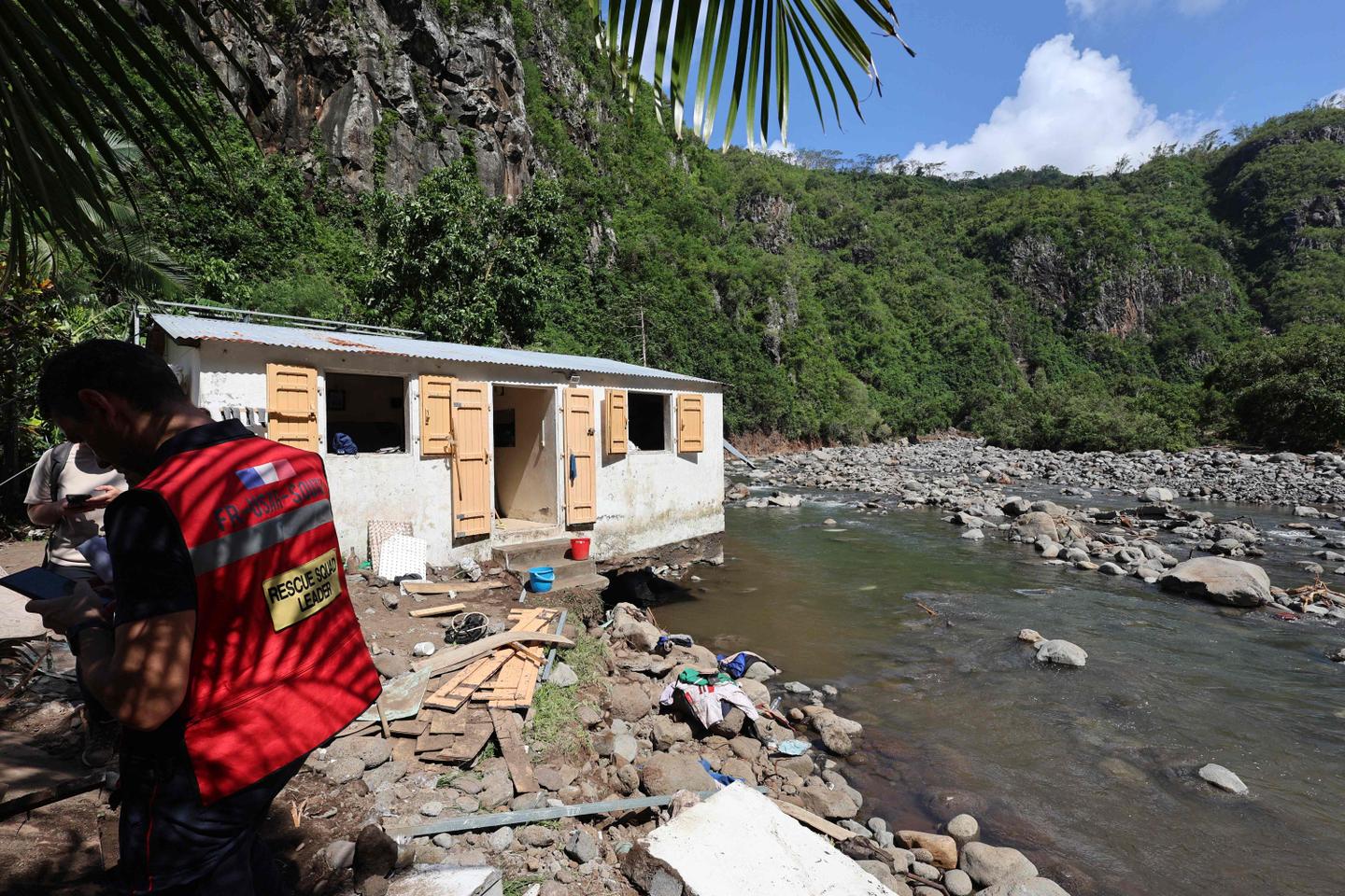 A La Réunion, Manuel Valls promet une réponse rapide aux sinistrés après le cyclone Garance