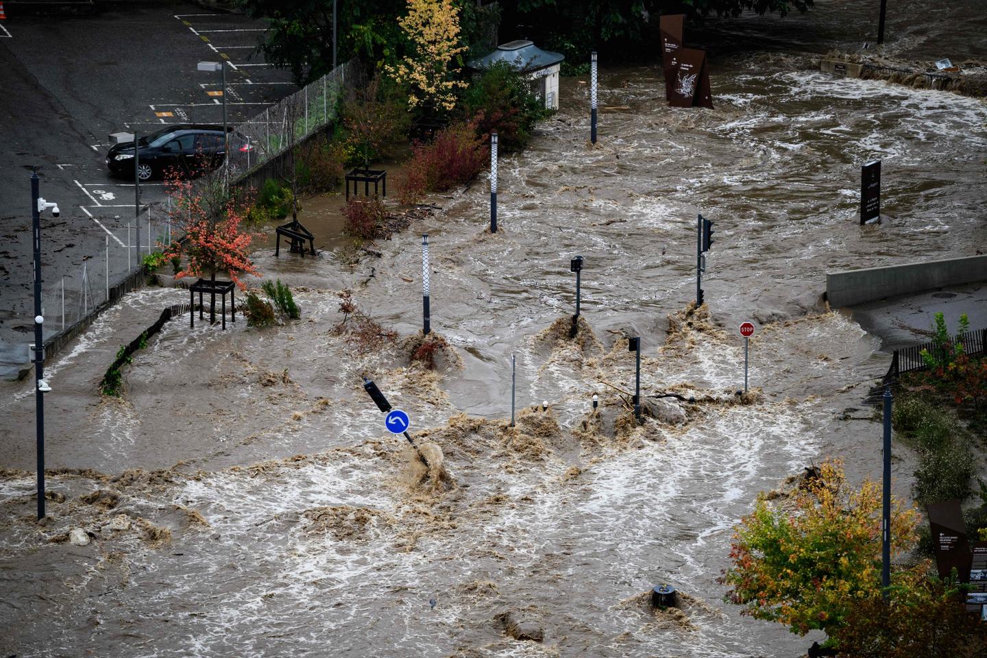 Crues, pluie-inondations : six départements en vigilance rouge, dix-neuf départements en vigilance orange