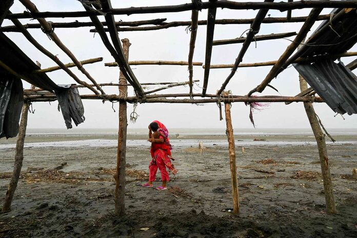 Le cyclone Remal a fait au moins 65 morts au Bangladesh et en Inde