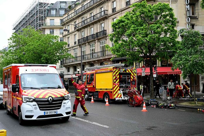 Deux incendies dans des appartements à Paris font quatre morts