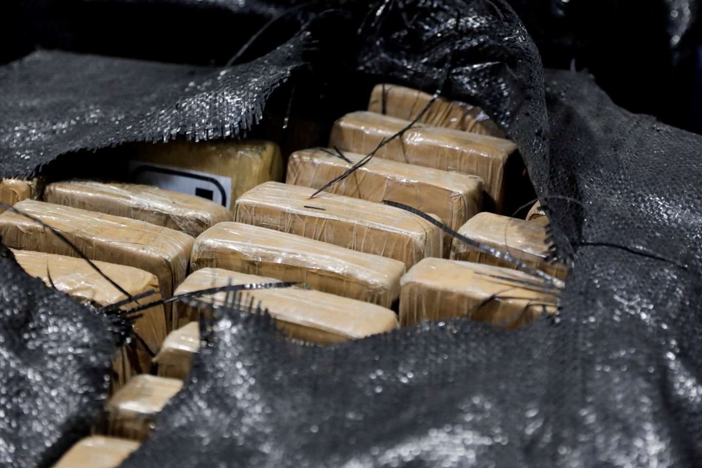 Plus de 2 tonnes de cocaïne retrouvées échouées sur le littoral de la Manche depuis dimanche
