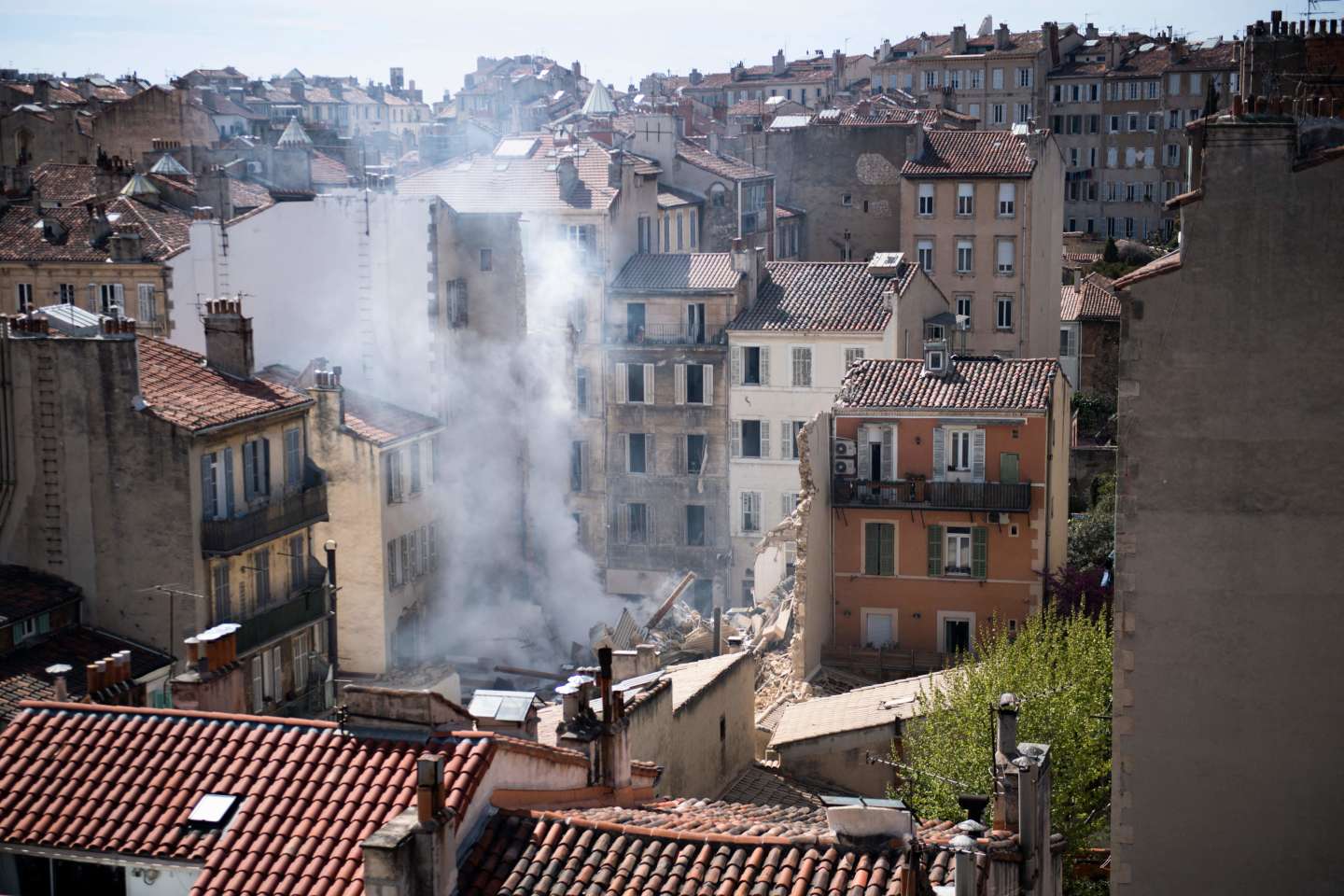 A Marseille, « un choc comme un tremblement de terre » lors de l’effondrement d’un immeuble rue Tivoli