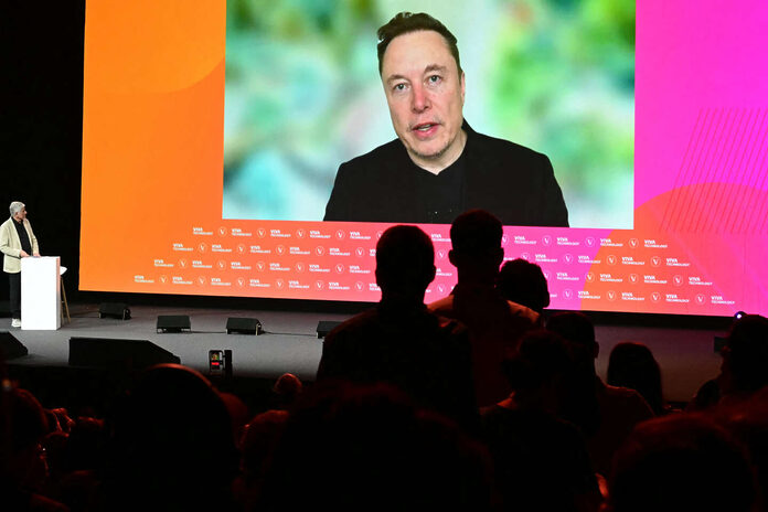 Intelligence artificielle : « La riposte contre l’hégémonie actuelle d’OpenAI, dont Elon Musk était l’un des fondateurs, se met en place »