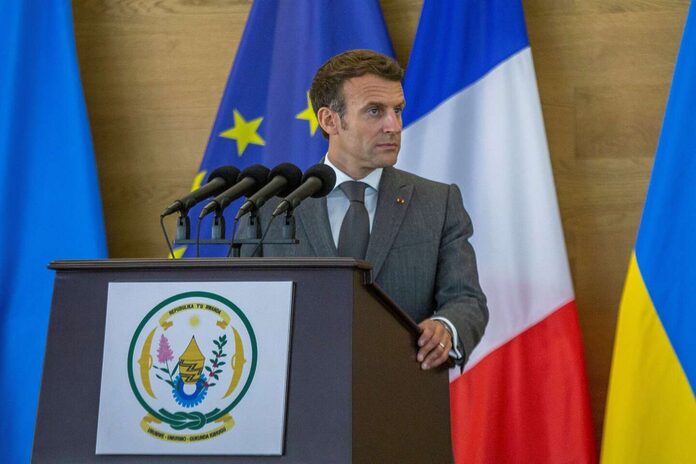 Génocide au Rwanda : Emmanuel Macron assume ses déclarations de 2021, quand il avait reconnu les « responsabilités » de la France