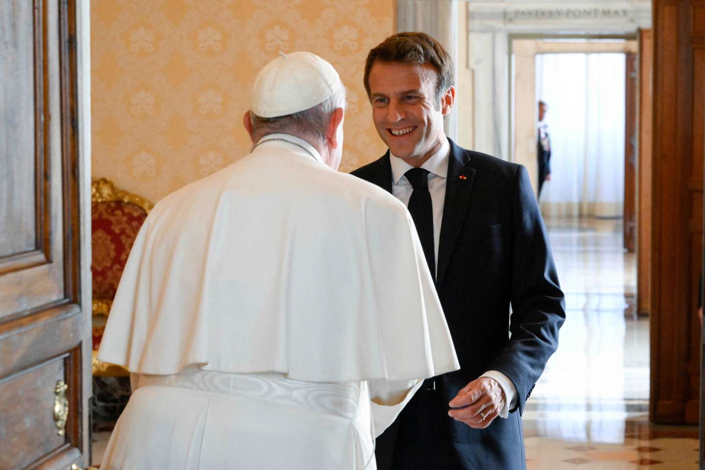 Emmanuel Macron dit qu’il assistera à la messe du pape en tant que président, « pas en tant que catholique »