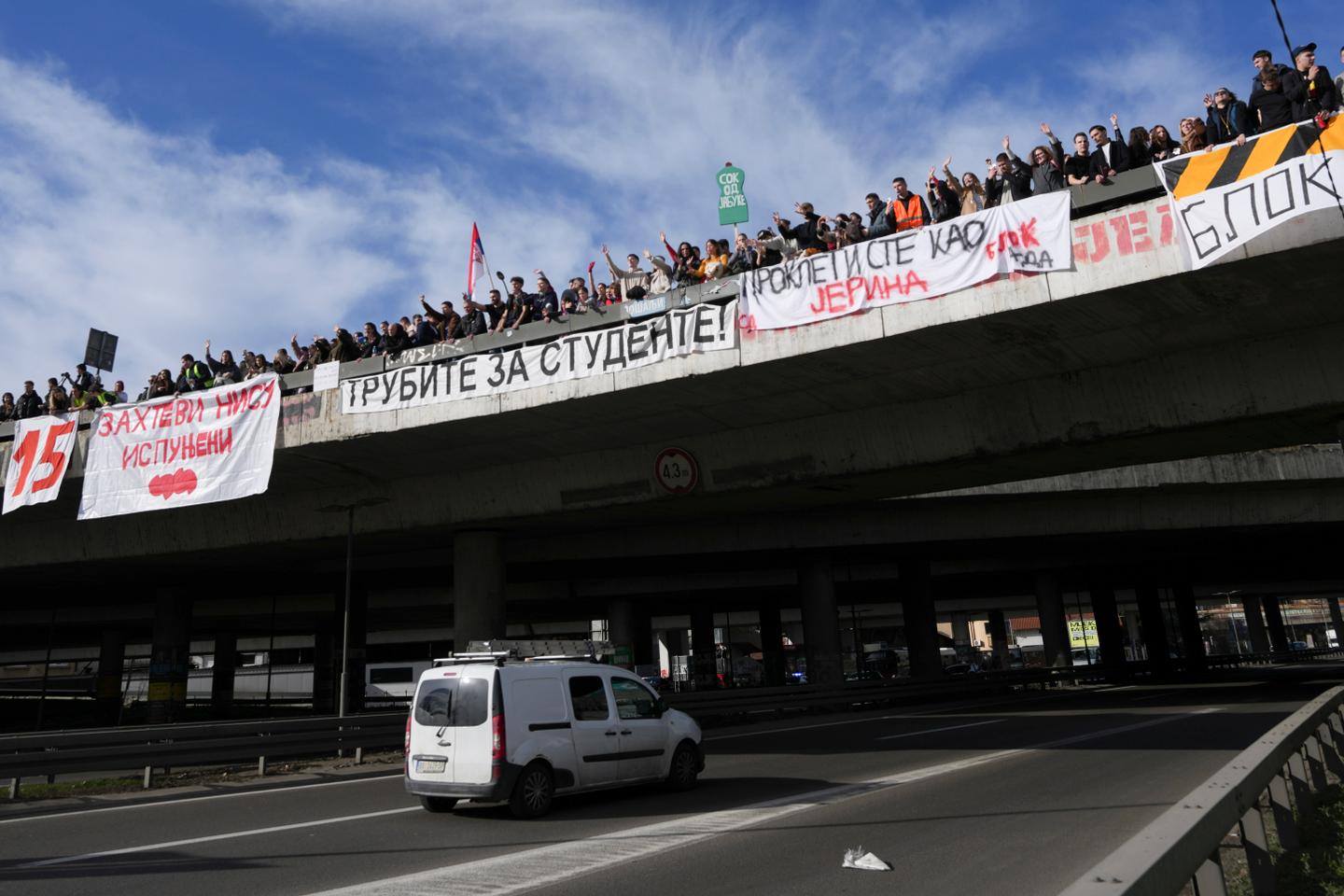 En Serbie, des milliers d’étudiants entament vingt-quatre heures de blocage à Belgrade pour dénoncer la corruption