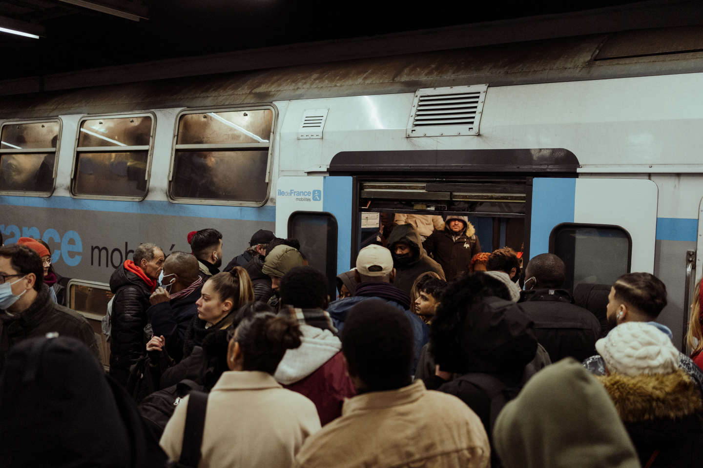 Grève contre la réforme des retraites : les transports publics « très perturbés » en Ile-de-France mardi 7, plus d’un TGV sur deux annulé