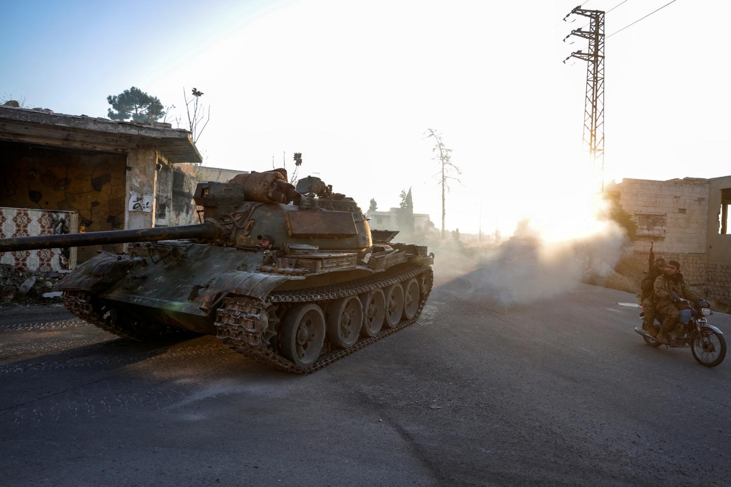 Syrie : les rebelles affirment être entrés dans Hama, l’armée syrienne reconnaît en avoir perdu le contrôle