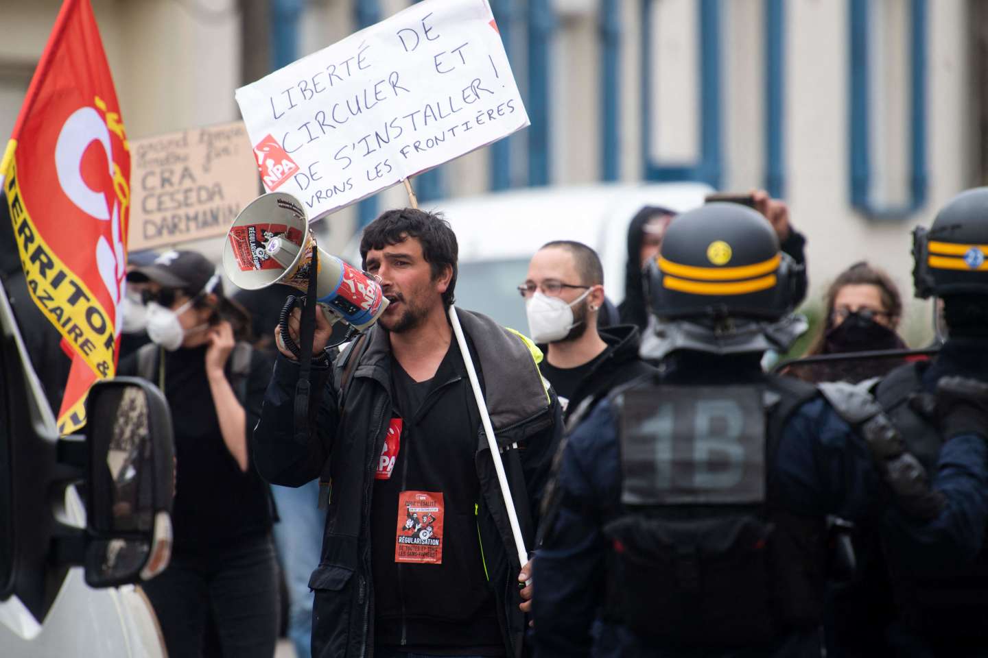 Démission du maire de Saint-Brévin-les-Pins : la gauche s’insurge, Elisabeth Borne propose de recevoir Yannick Morez