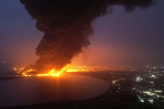 Au Yémen, un gigantesque incendie en cours à Hodeïda à la suite de frappes israéliennes meurtrières