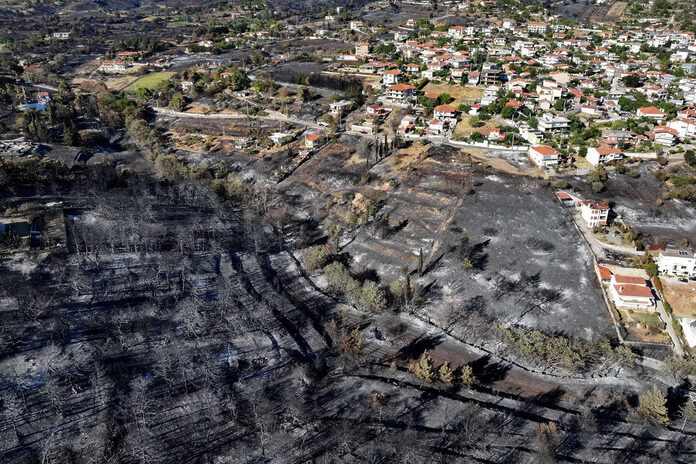 Incendie en Grèce : « Il n’y a plus de front actif » au troisième jour après les départs de feu