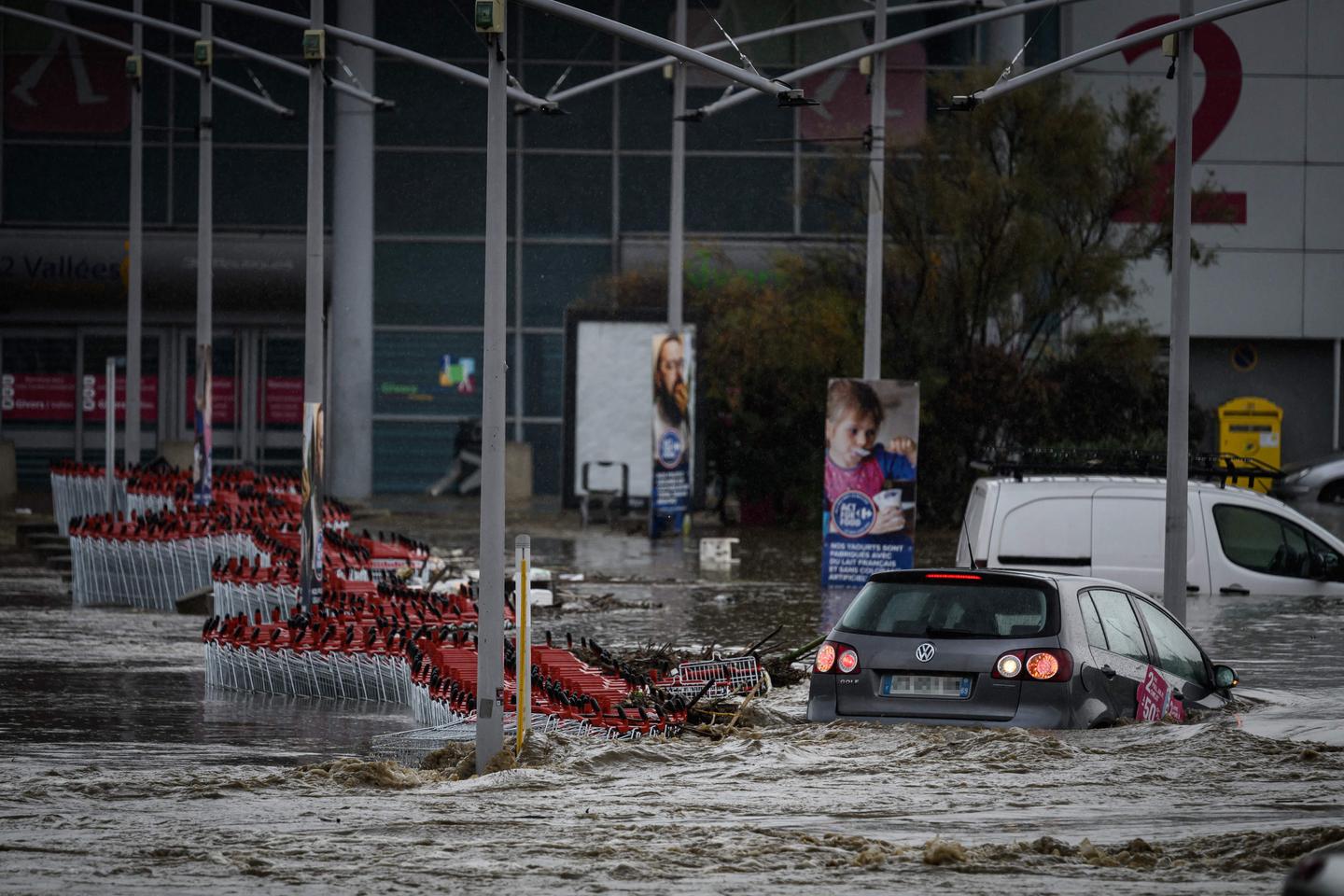 Inondations et crues : dix-huit départements maintenus en vigilance orange, « quelques averses sont encore possibles »