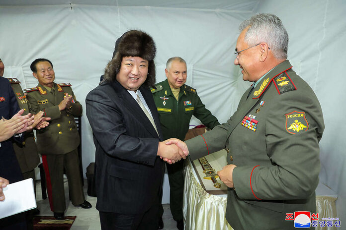 Kim Jong-un avec une chapka à Vladivostok, c’est peut-être un détail pour vous…