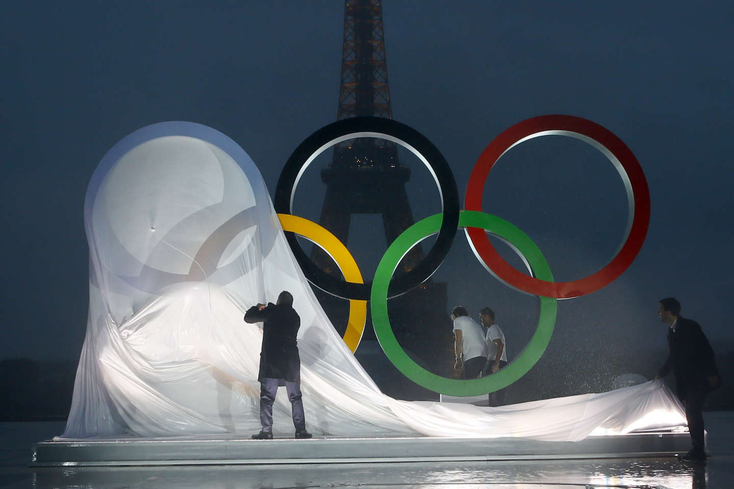 JO de Paris 2024 : les organisateurs songent à allumer la flamme olympique à la tour Eiffel