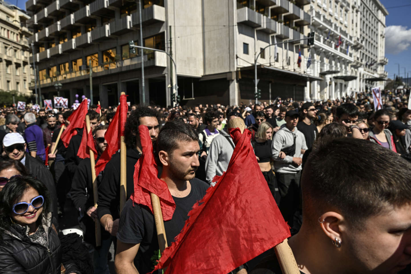 En Grèce, les protestations se poursuivent après l’accident de train, les journalistes en grève