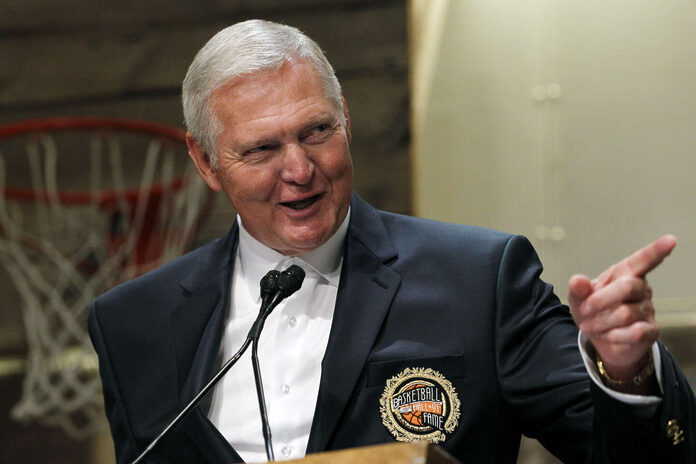 Jerry West, joueur de basket emblématique de la NBA, est mort à l’âge de 86 ans