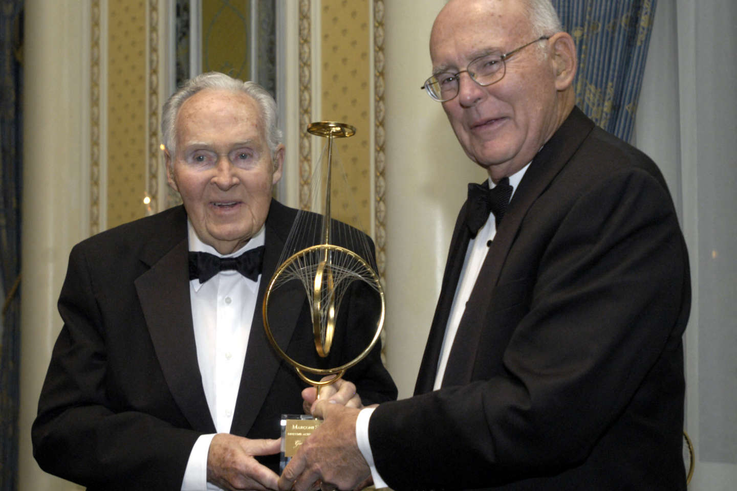 Mort de Gordon Moore, cofondateur du fabricant de semi-conducteurs Intel