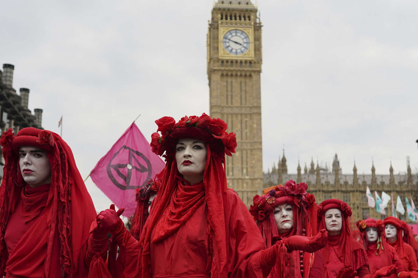 A Londres, les activistes d’Extinction Rebellion tentent la méthode douce