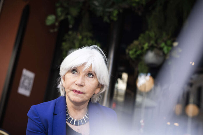 Au NFP, le flou s’épaissit alors que Laurence Tubiana retire son nom pour siéger à Matignon