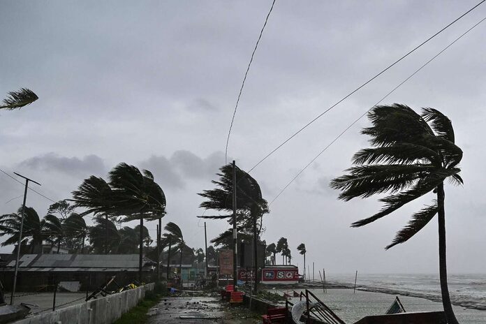 Au Bangladesh, le cyclone Remal a fait au moins dix morts et détruit plus de trente mille foyers