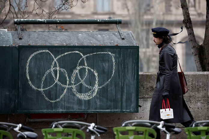 Jeux olympiques de Paris 2024 : la colère des bouquinistes ne faiblit pas