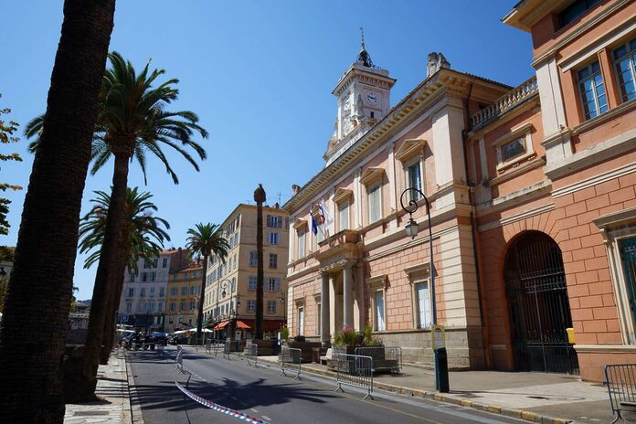 Cinq mises en examen pour « corruption », « trafic d’influence » et « extorsion » autour de la mairie d’Ajaccio