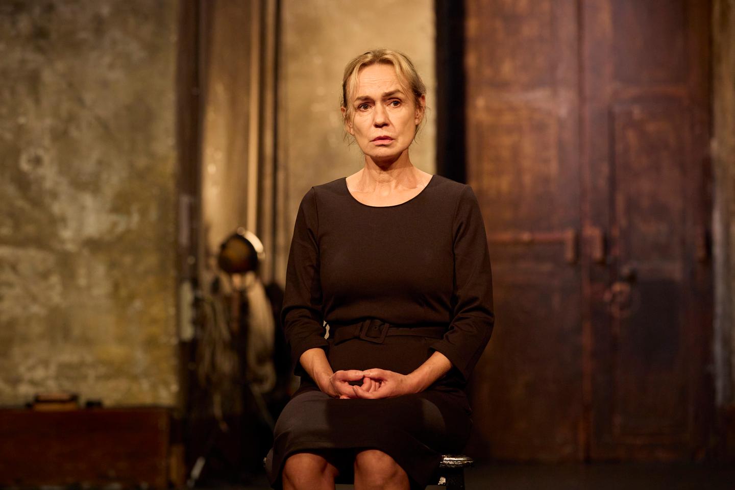 Dans « L’Amante anglaise », Sandrine Bonnaire imprime sa présence concrète dans un spectacle à l’imparfait