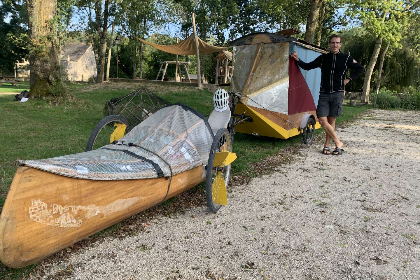 La France buissonnière : le périple à vélo-kayak de Félix et de sa poule Chépa