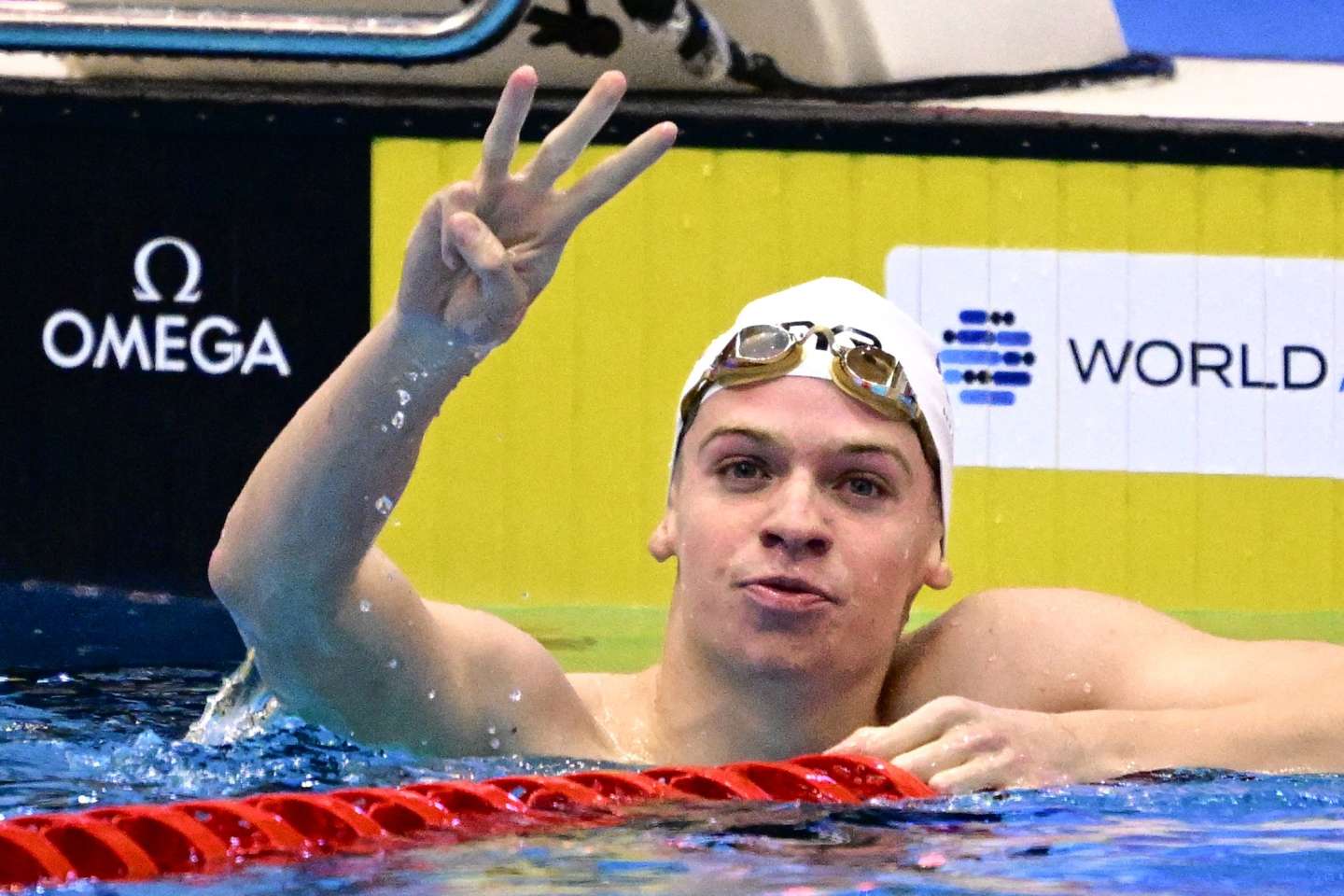 Léon Marchand médaillé d’or sur 200 mètres 4 nages, son troisième titre en trois courses lors des Mondiaux de natation