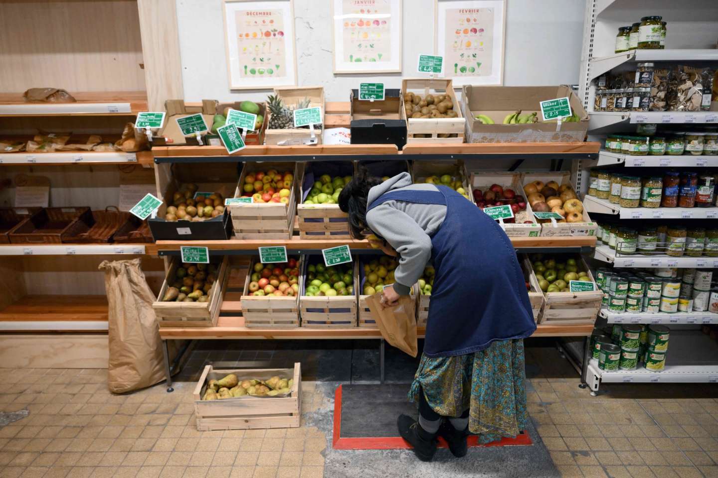 Face à l’inflation, les Français réduisent leurs achats alimentaires et misent davantage sur le numérique