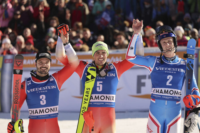 Coupe du monde de ski alpin : Daniel Yule s’impose après une remontée historique sur le slalom de Chamonix, Clément Noël termine 3ᵉ