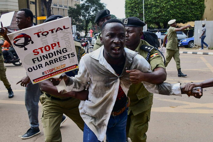 En Ouganda, arrestation de 47 militants opposés au mégaprojet pétrolier de TotalEnergies