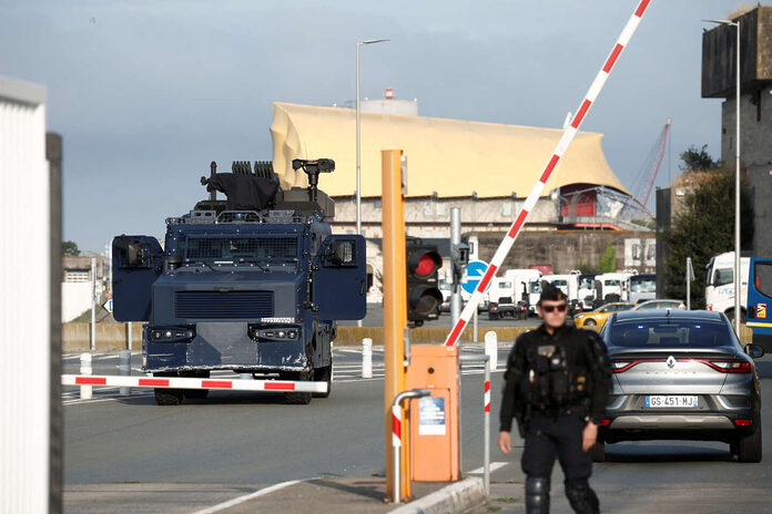 La Rochelle : les opposants aux mégabassines ciblent l’agro-industrie au port de La Pallice