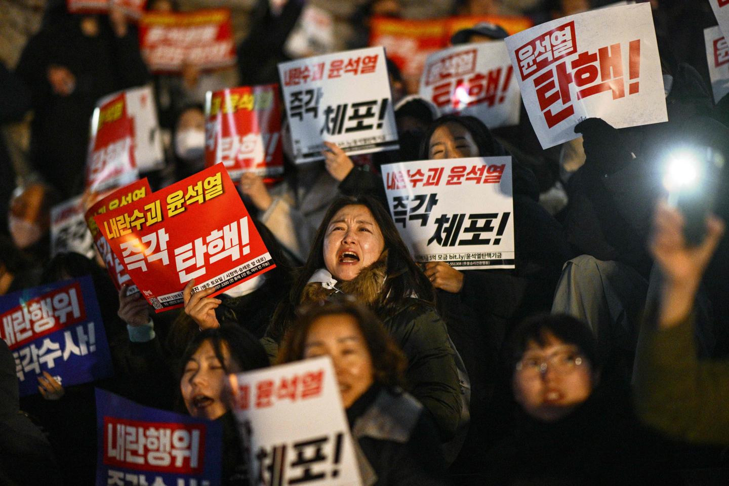 En Corée du Sud, des manifestations après le coup de force du président Yoon Suk Yeol