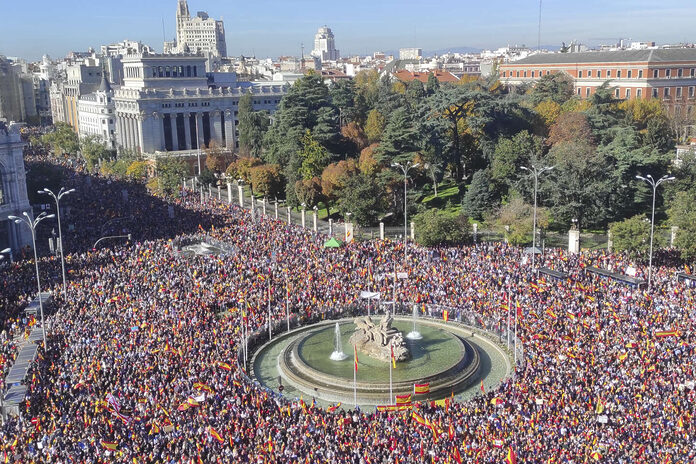 Vaste manifestation en Espagne contre l’amnistie des indépendantistes catalans