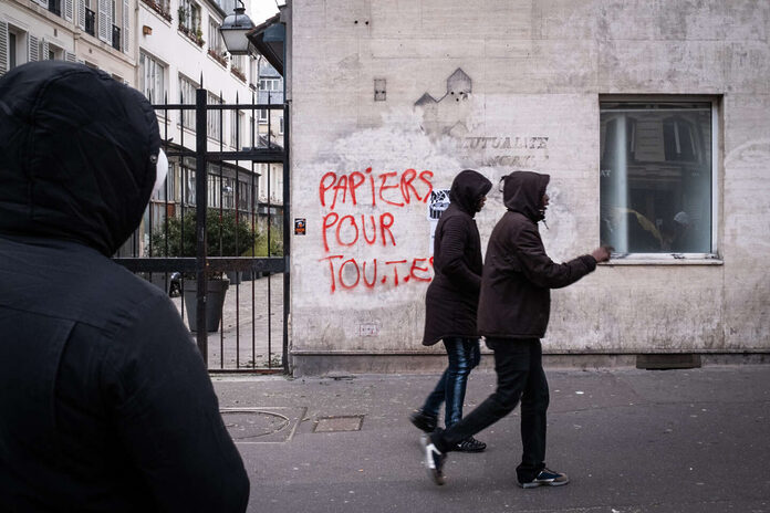 Loi « immigration » : blocages de lycées et manifestation de jeunes à Paris