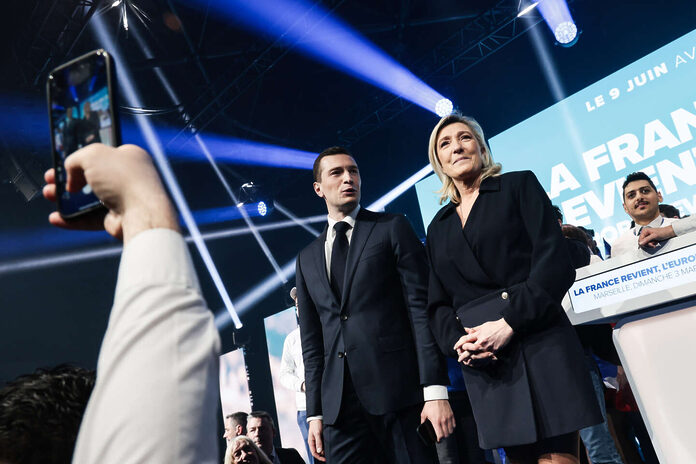 Guerre en Ukraine : entre Jordan Bardella et Marine Le Pen, une différence de forme