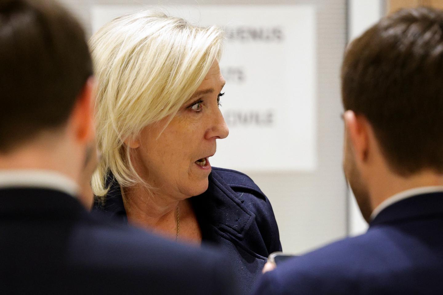 Inéligibilité : l’extrême droite dénonce une « volonté » d’ostraciser Marine Le Pen ; « il y a une indépendance entre les pouvoirs », rappelle le ministre de la justice