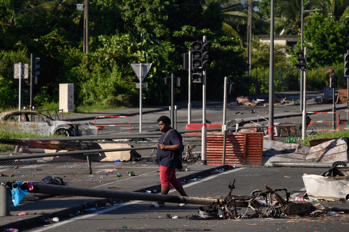 A la Martinique, les violences se poursuivent malgré le couvre-feu : « Hier soir, c’était l’horreur »