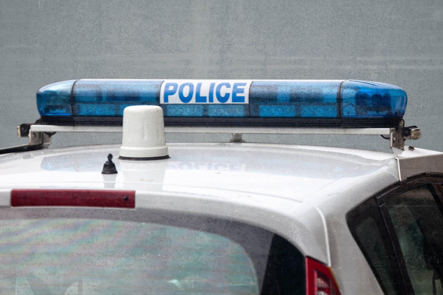 A Mulhouse, une personne tuée et deux policiers municipaux gravement blessés dans une attaque au couteau ; le suspect fiché pour la prévention du terrorisme