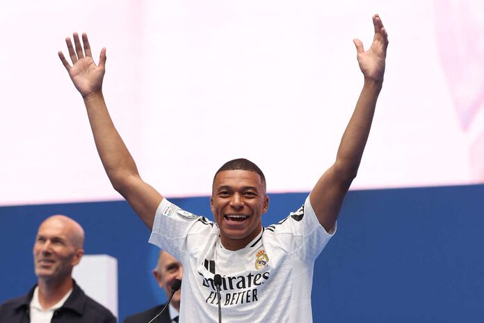 Kylian Mbappé présenté en grande pompe aux supporteurs du Real Madrid