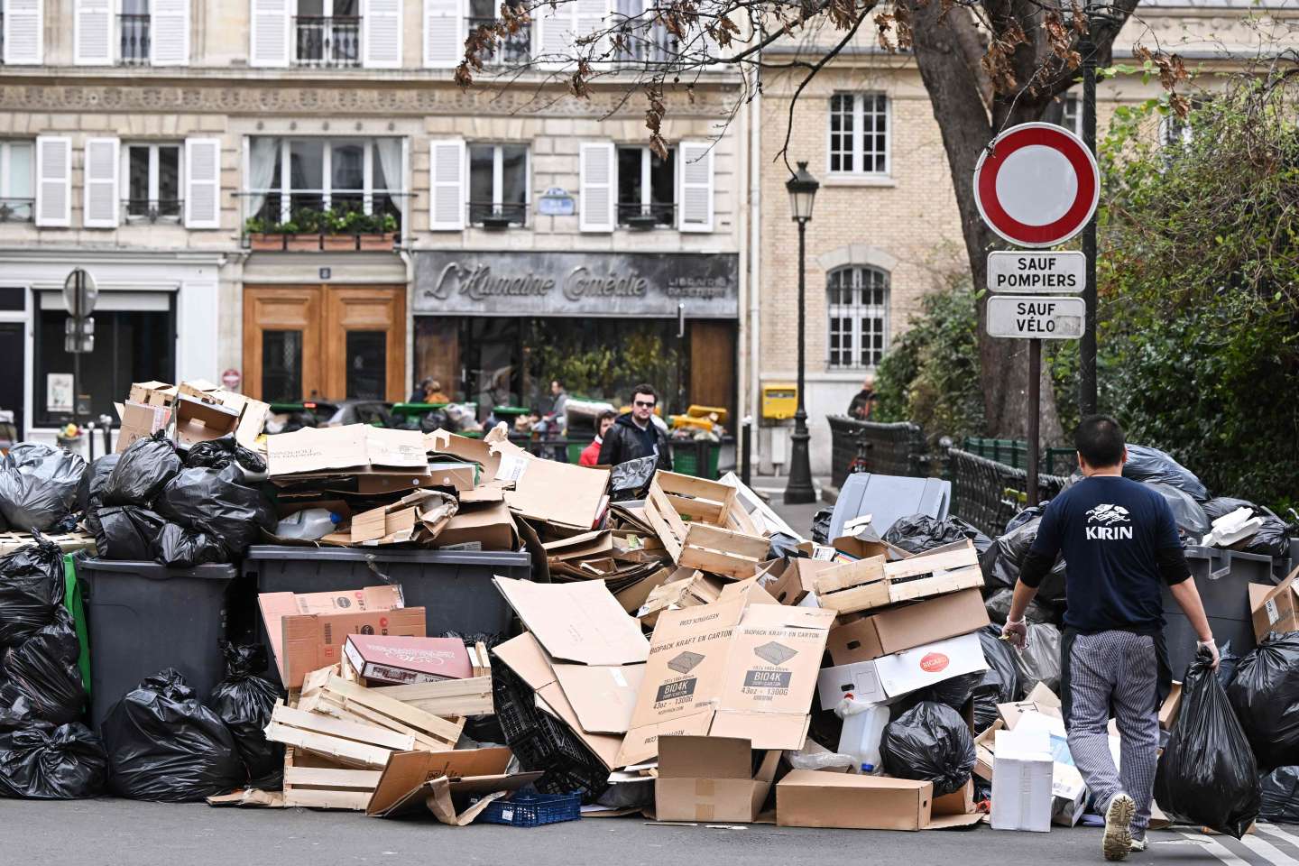 Grève des éboueurs à Paris : près de 5 400 tonnes de déchets non ramassées au septième jour du mouvement