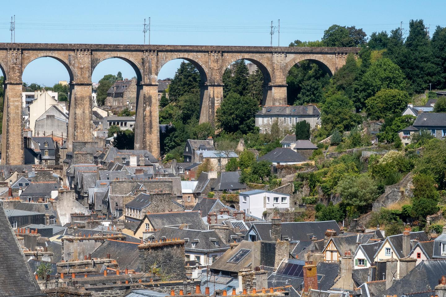 Guerre de bandes et tirs au fusil de chasse : à Morlaix, un maire aux prises avec le narcotrafic